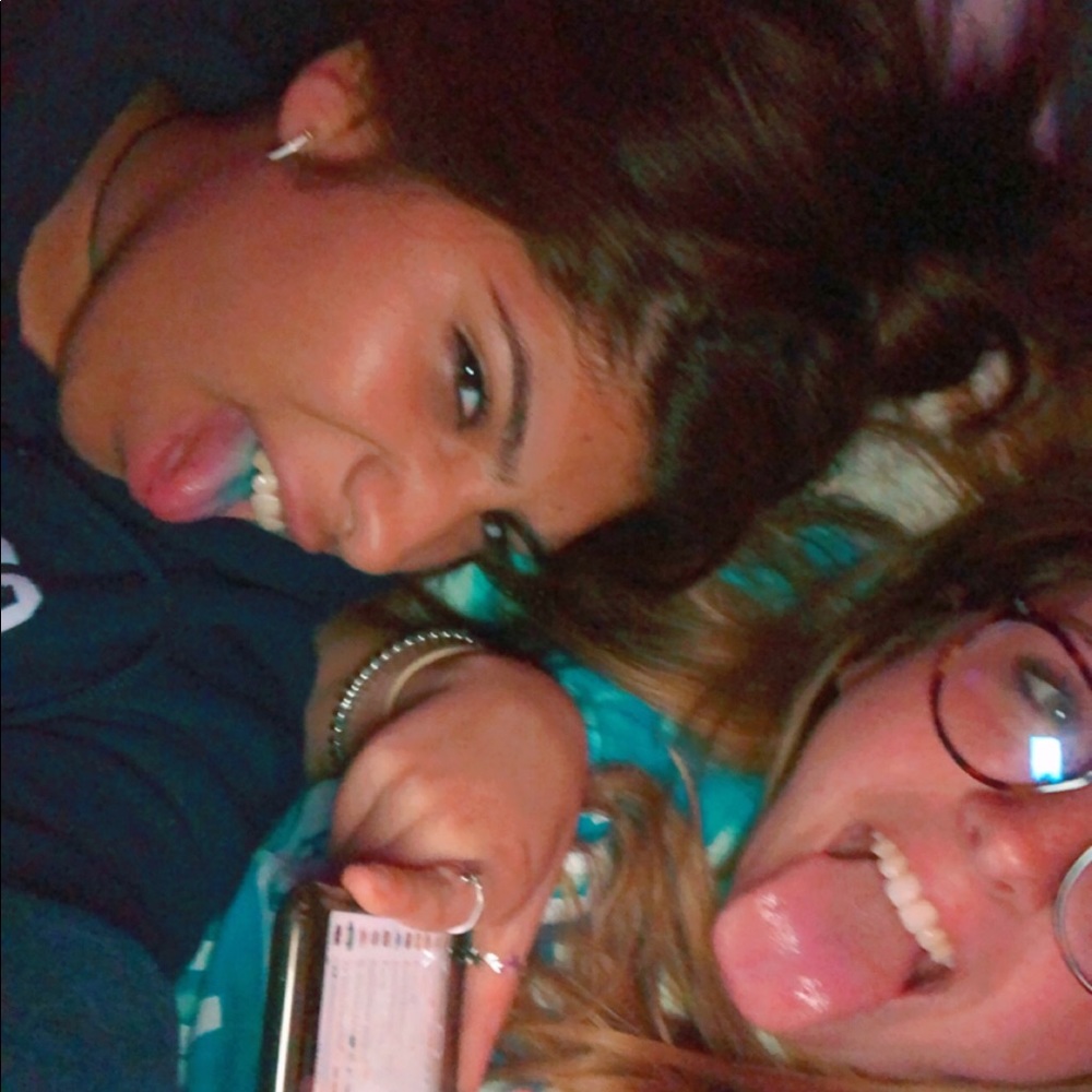 Meet your Posher, Rocio - Picture 2 of 4